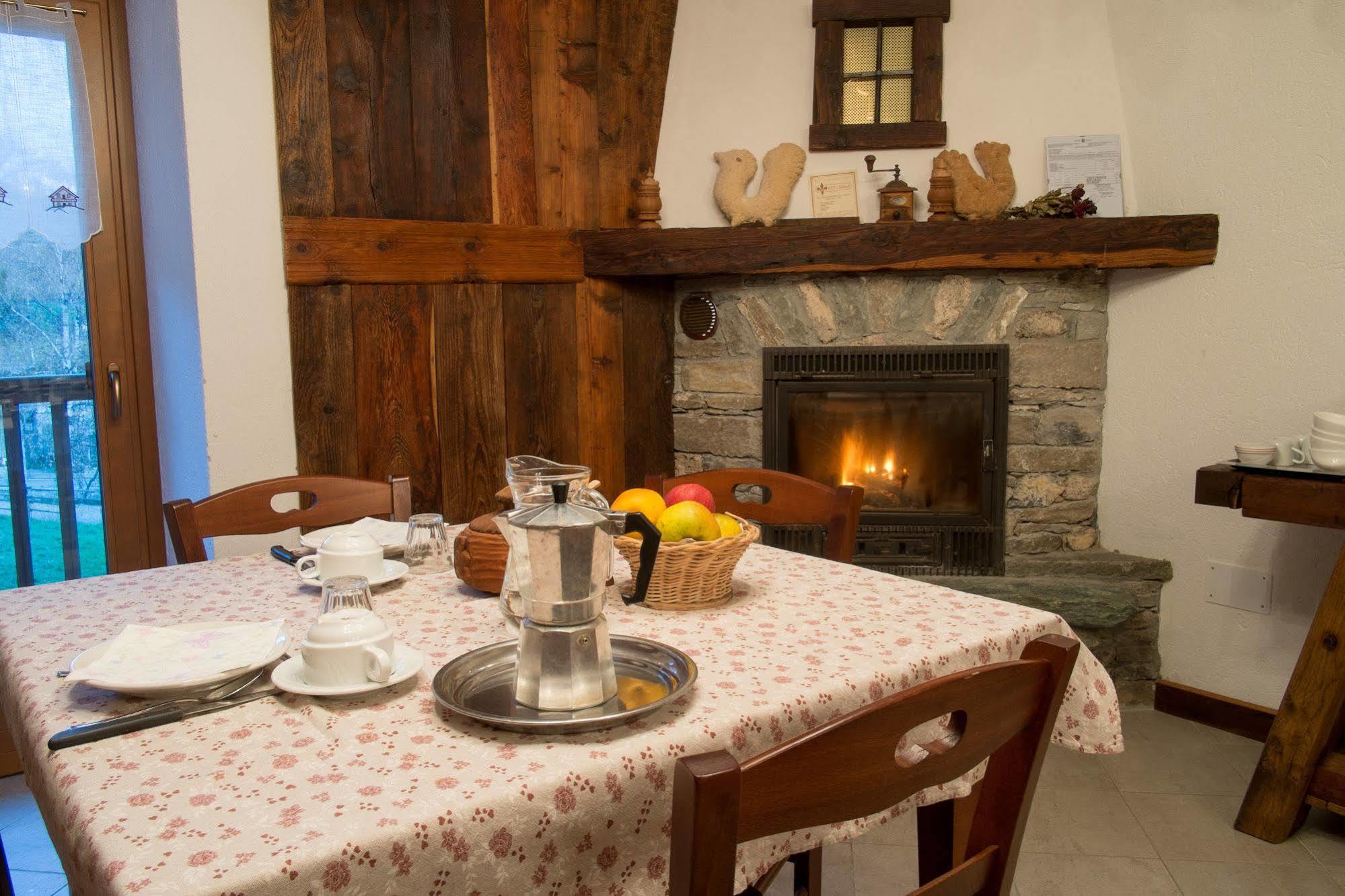 Le Vieux Noyer - Appartamenti Al Verde Villaggio Di Rumiod Сен-П'єрр Екстер'єр фото